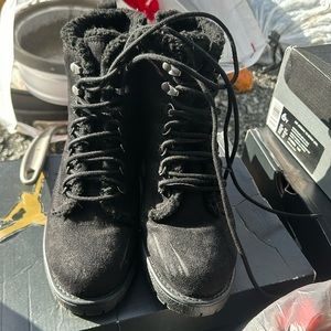 Boots size 6